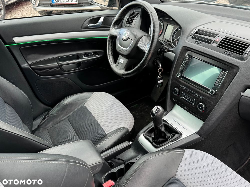 Skoda Octavia 2.0 TDI CR DPF RS - 12