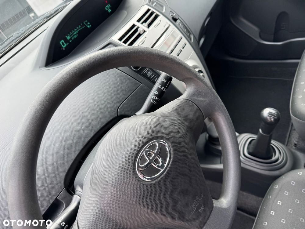 Toyota Yaris - 15