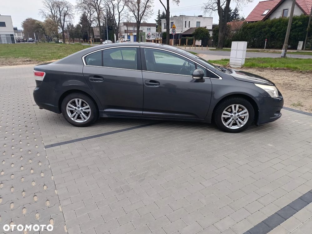 Toyota Avensis - 1