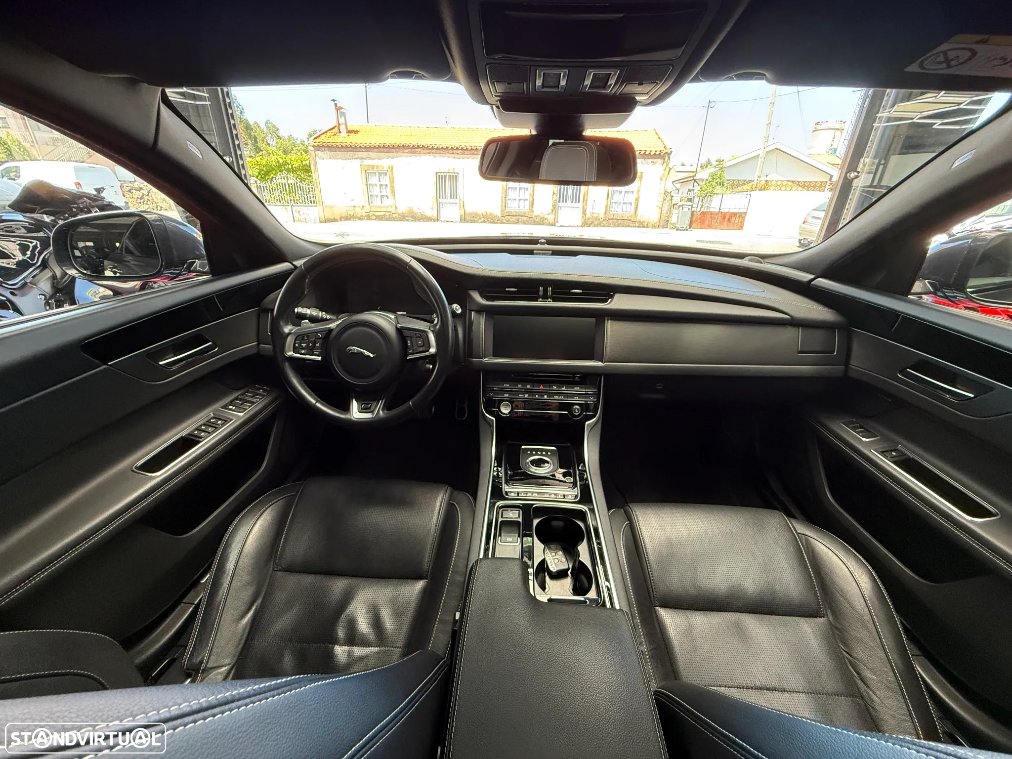 Jaguar XF 3.0 TDV6 300 Sport - 15