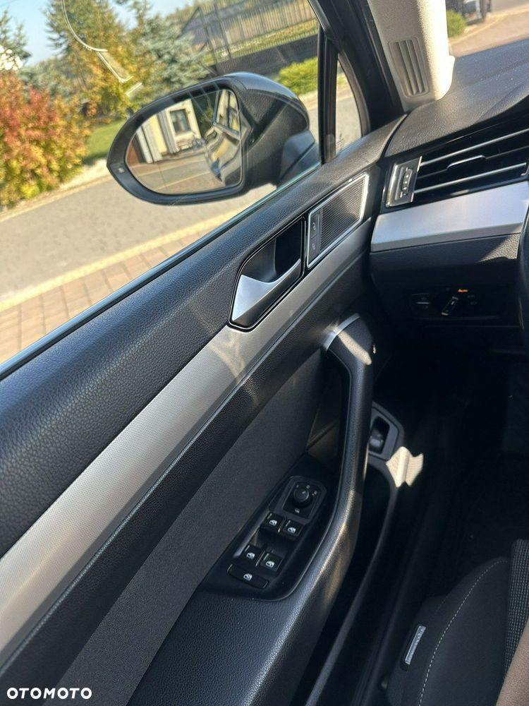 Volkswagen Passat - 26