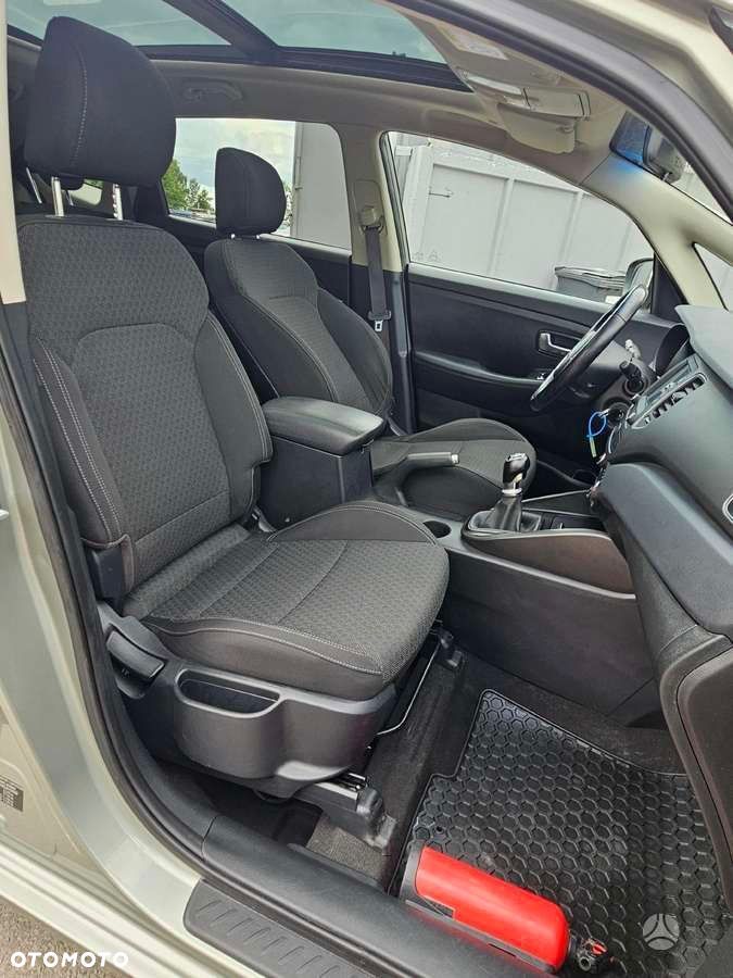 Kia Carens 1.7 CRDi 115 Dream-Team Edition - 35