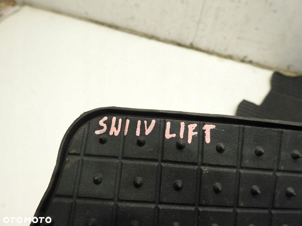 DYWANIKI GUMOWE PRZÓD SUZUKI SWIFT IV LIFT - 2