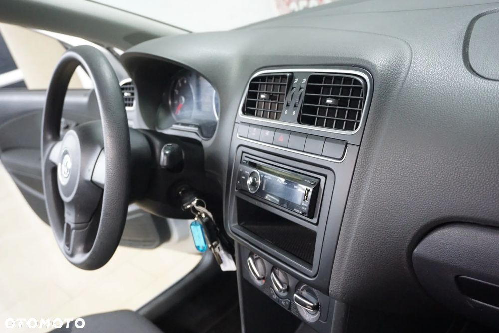 Volkswagen Polo 1.4 16V Comfortline - 22
