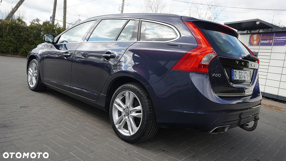 Volvo V60 D6 AWD Plug-in Hybrid Momentum - 8