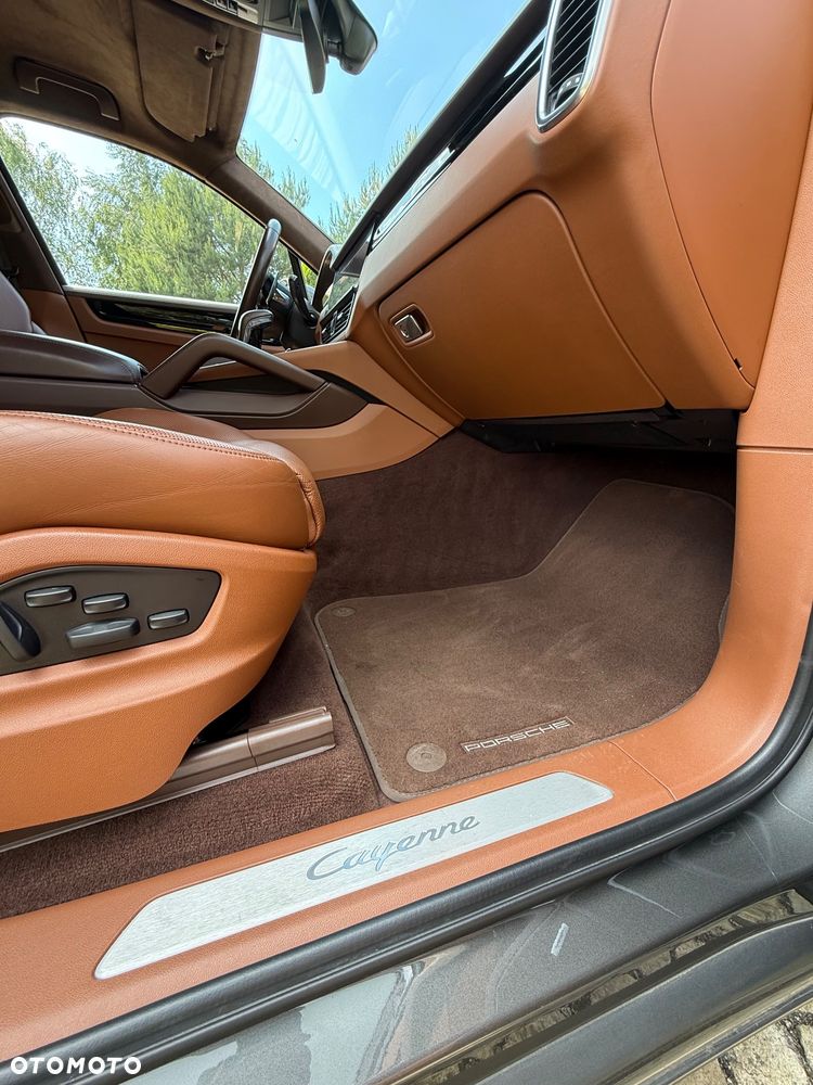 Porsche Cayenne - 31
