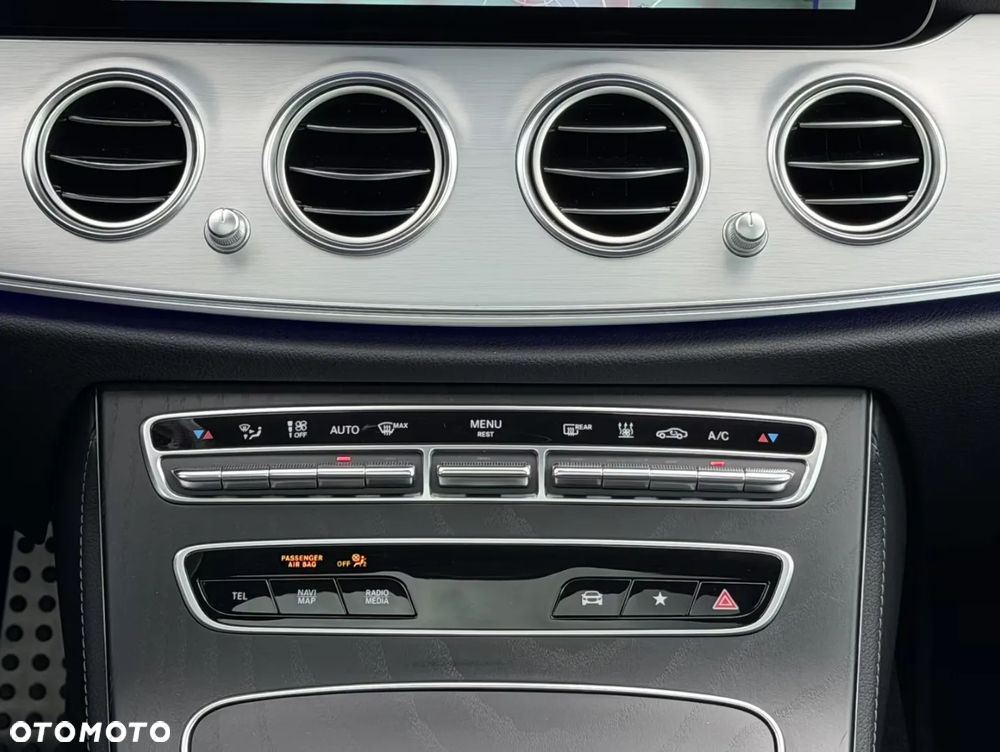 Mercedes-Benz Klasa E 300 de 4-Matic AMG - 24