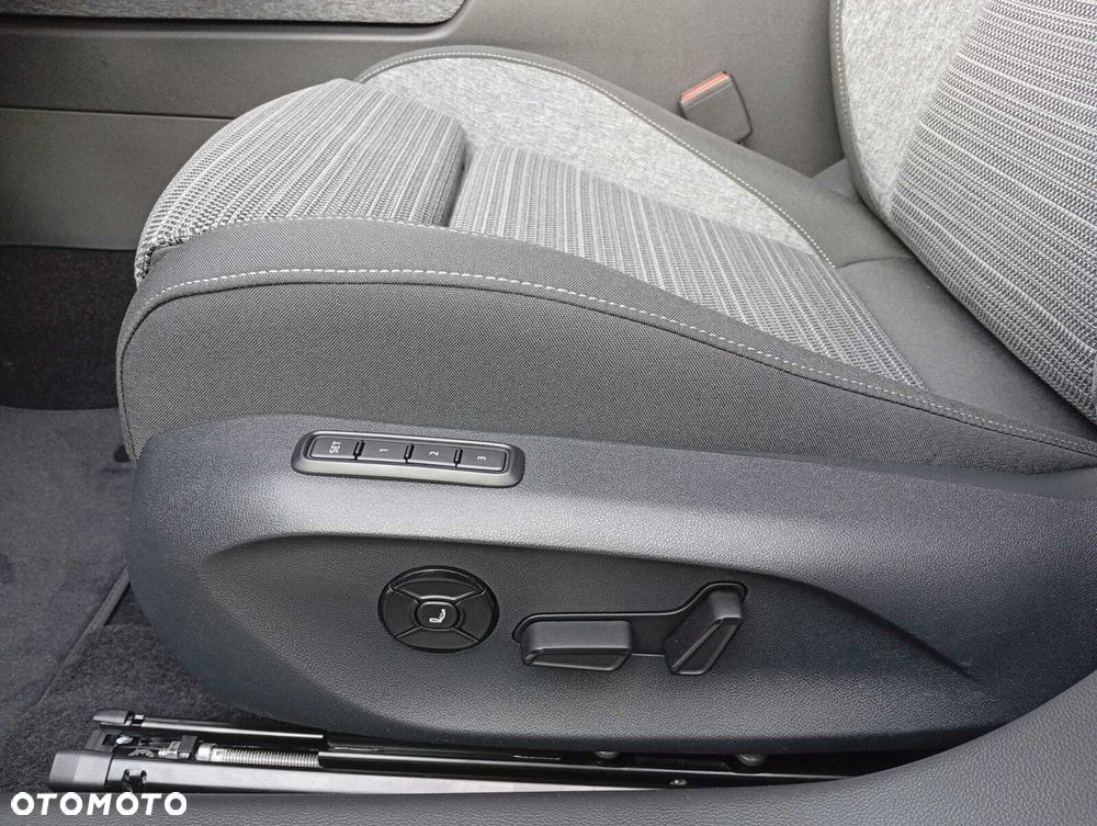 Skoda Superb 2.0 TDI SCR Edition 130 DSG - 17