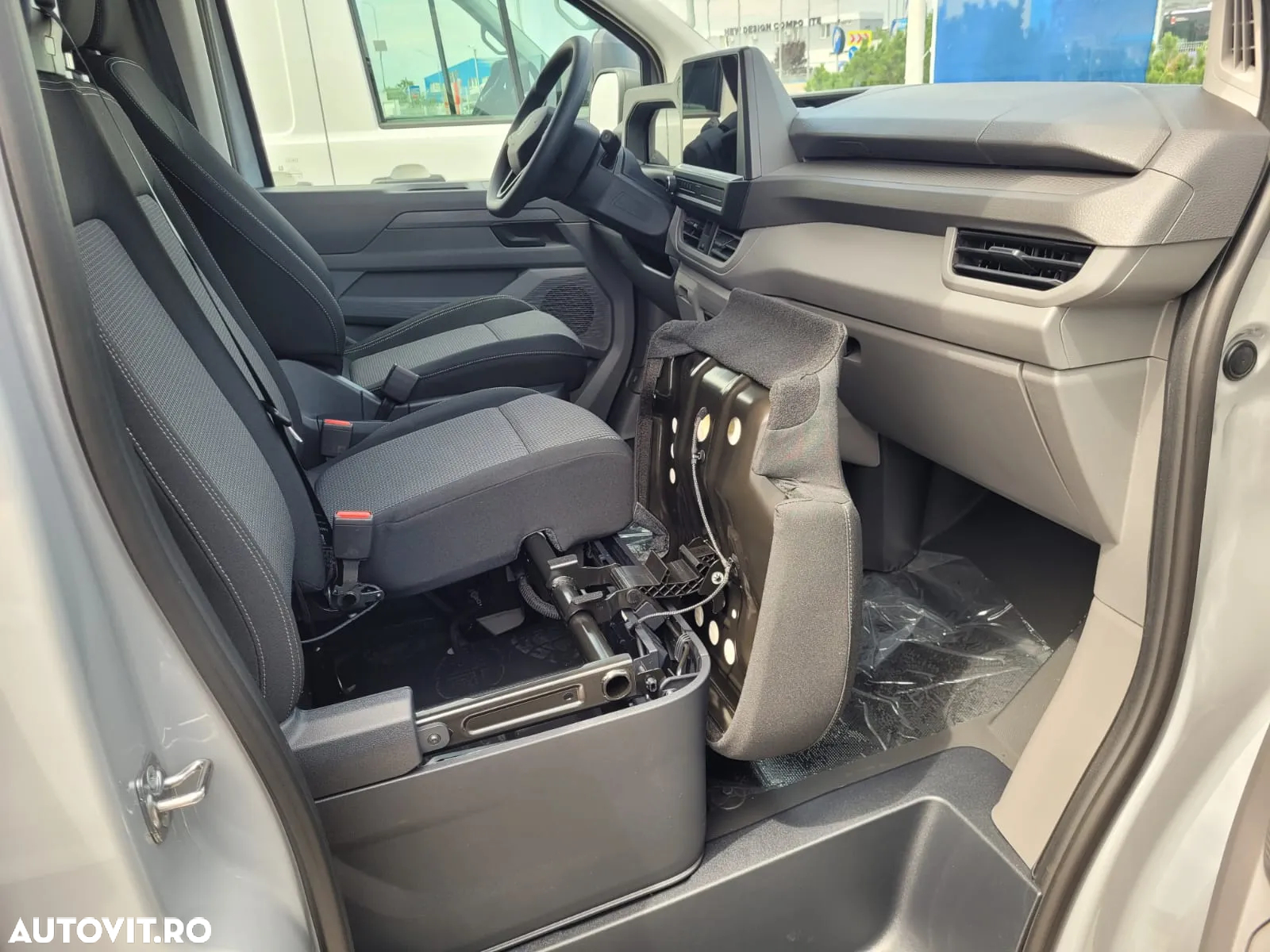 Volkswagen Caravelle - 16