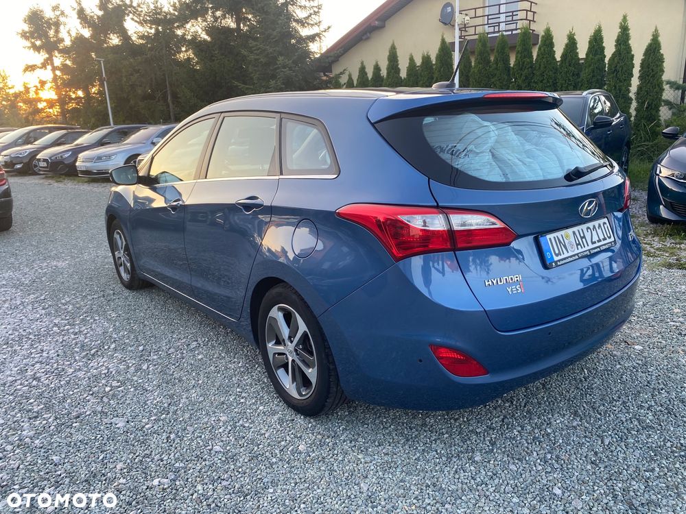 Hyundai i30 blue Kombi 1.4 YES Gold - 38