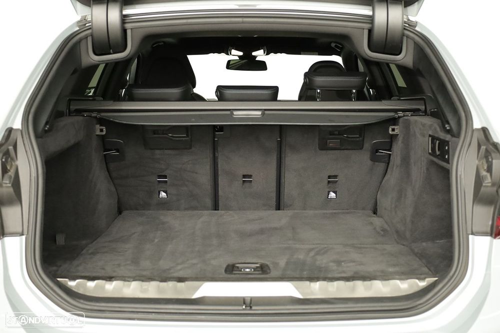 BMW 330 e Touring Pack M Auto - 27