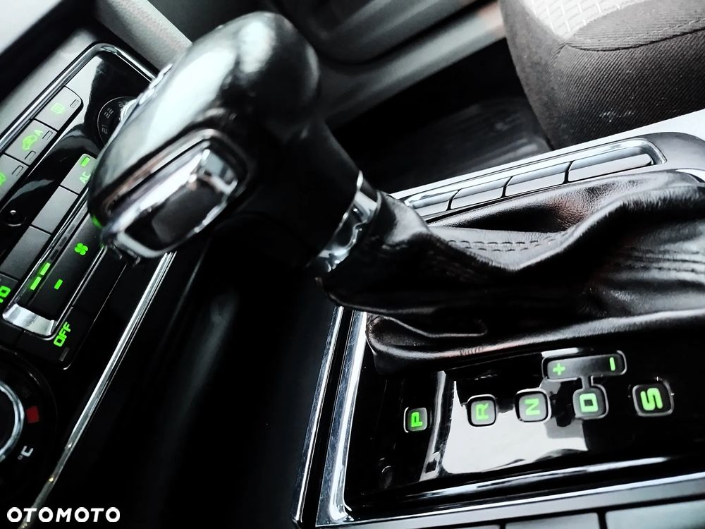 Skoda Superb 2.0 TDI DSG Exclusive - 31