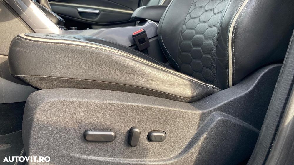 Ford Kuga 2.0 TDCi 4WD Powershift Vignale - 3
