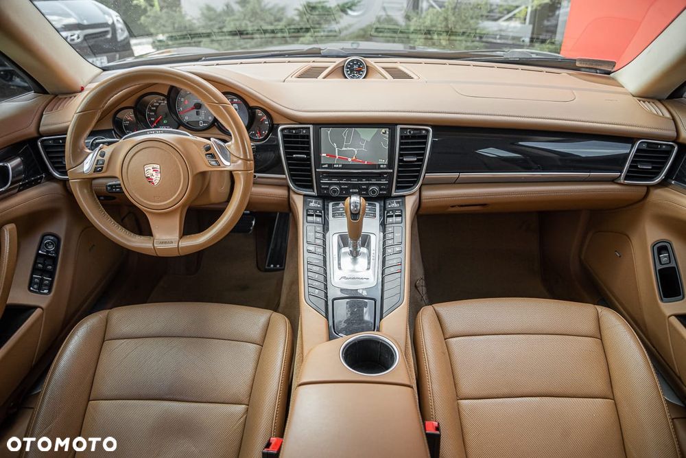 Porsche Panamera 4S - 16
