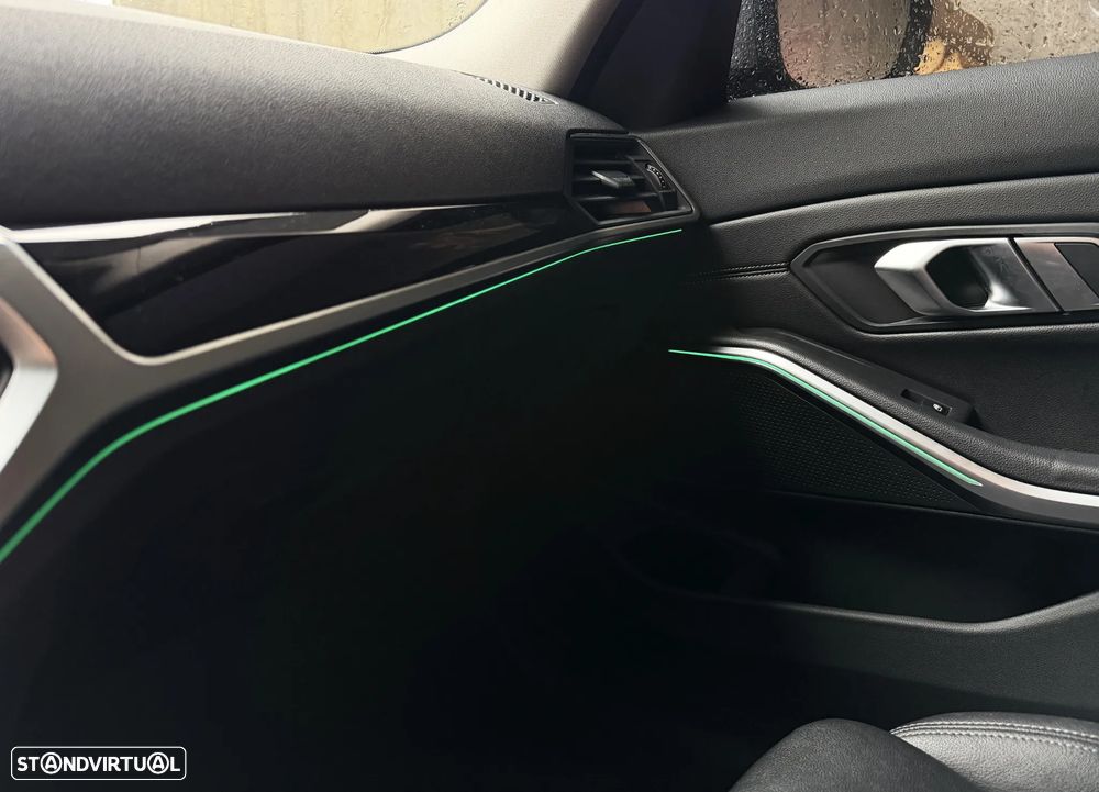 BMW 330 e Pack Desportivo M Auto - 27