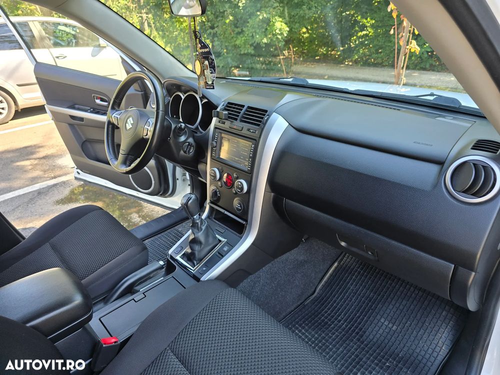Suzuki Grand Vitara 1.9 DDIS JLX - 10