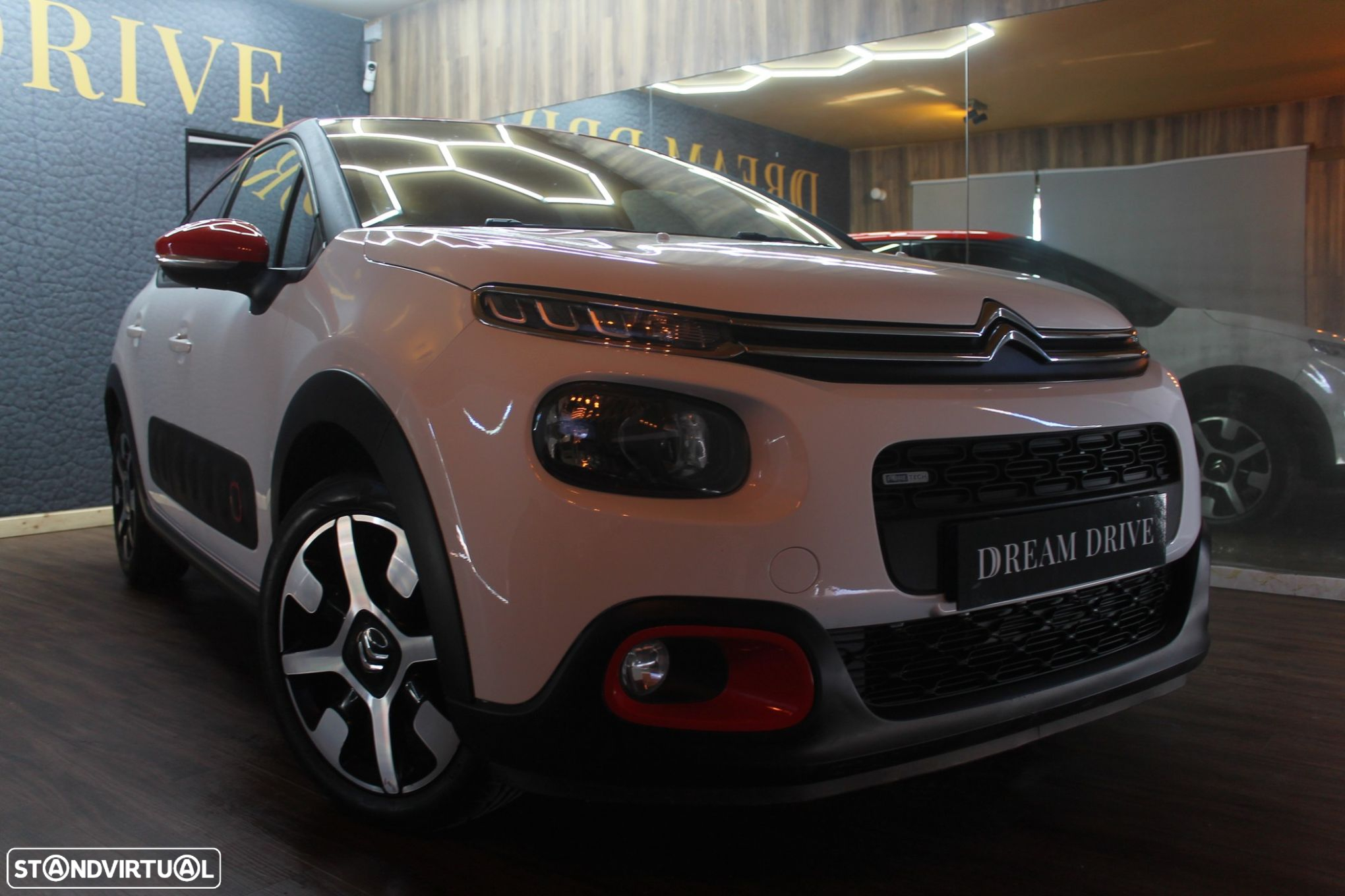 Citroën C3 1.2 PureTech Shine - 2