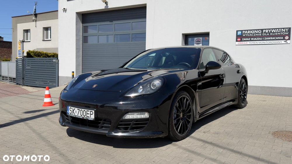 Porsche Panamera Standard - 1