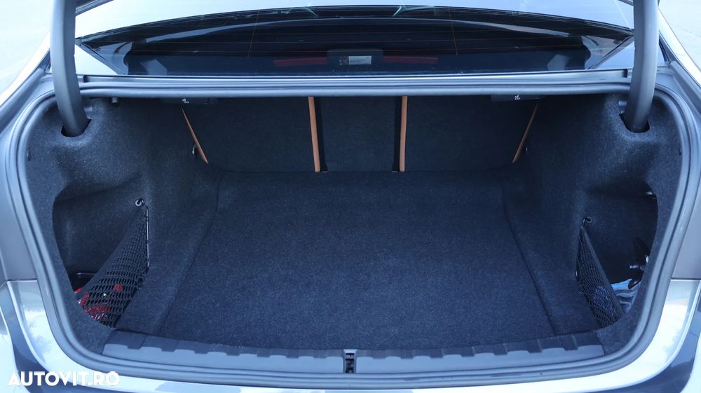 BMW Seria 3 320d Aut. Sport Line - 37
