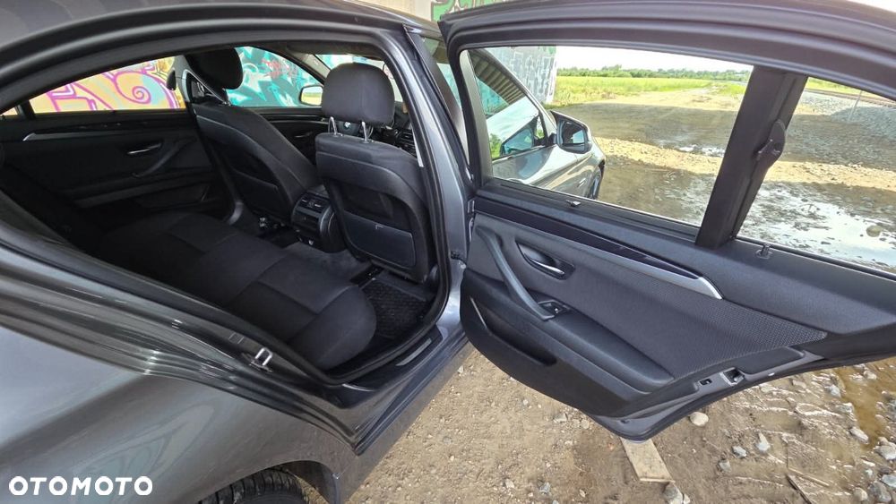 BMW Seria 5 520d xDrive - 11