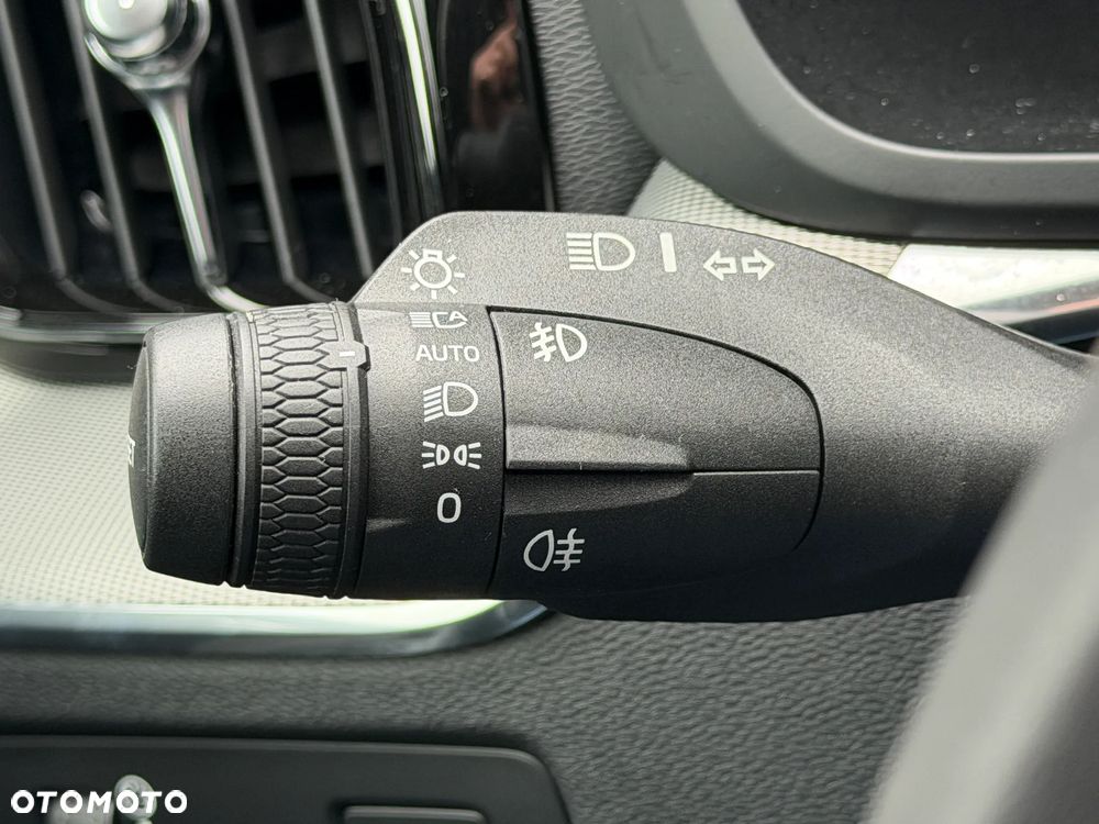 Volvo XC 60 B4 B R-Design - 18