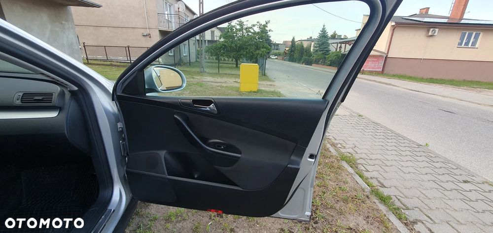 Volkswagen Passat 2.0 TDI DPF Comfortline - 14