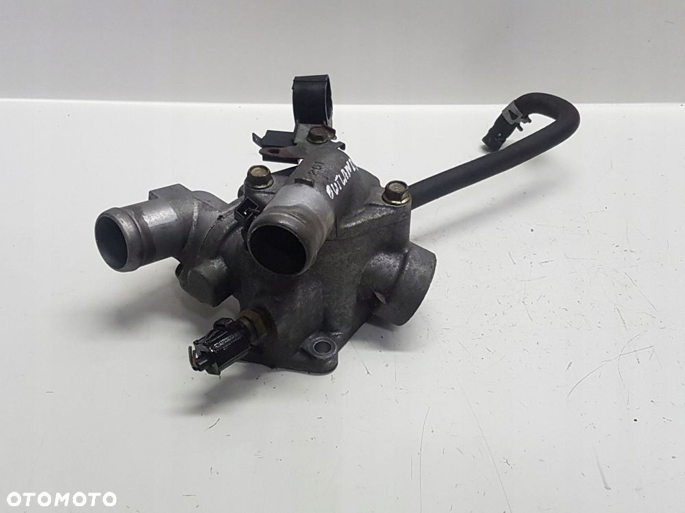 OUTLANDER I 2.0B 03- OBUDOWA TERMOSTATU - 4