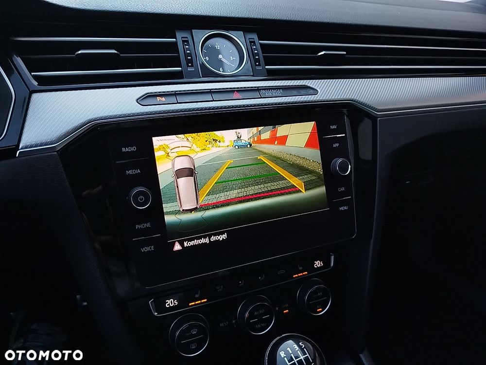 Volkswagen Passat - 19