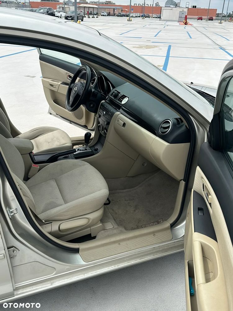 Mazda 3 2.0 Exclusive + - 22