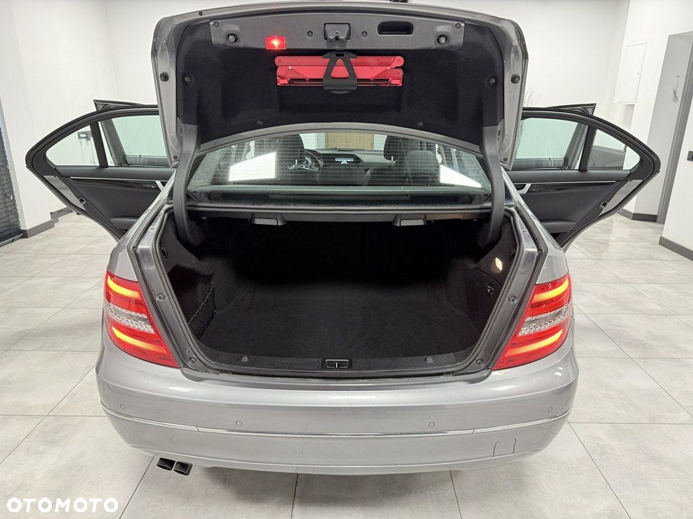 Mercedes-Benz Klasa C 200 CDI DPF (BlueEFFICIENCY) 7G-TRONIC Avantgarde - 35