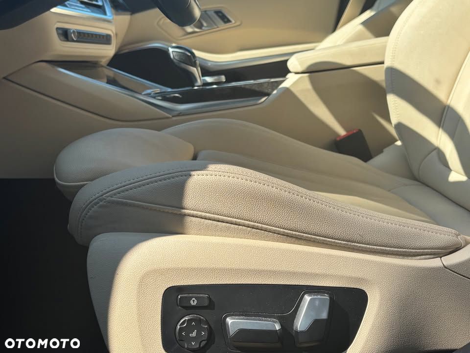 BMW Seria 3 330i Sport Line - 9