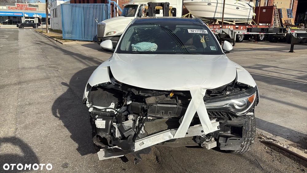 Alfa Romeo Stelvio 2.0 Turbo 16V AT8-Q4 Ti - 6