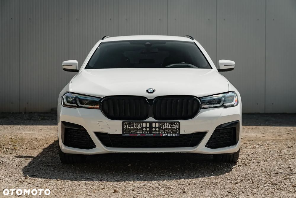 BMW Seria 5 520d xDrive Touring M Sport Edition - 13