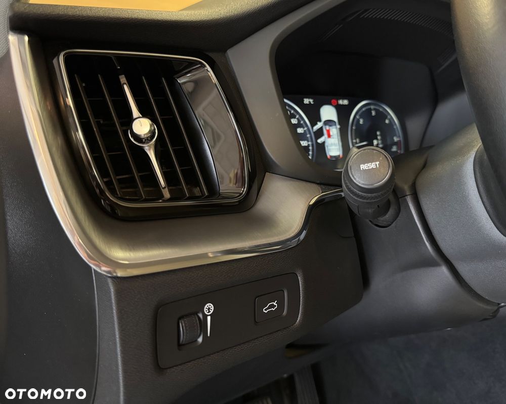 Volvo XC 60 B4 D AWD Momentum Pro - 15