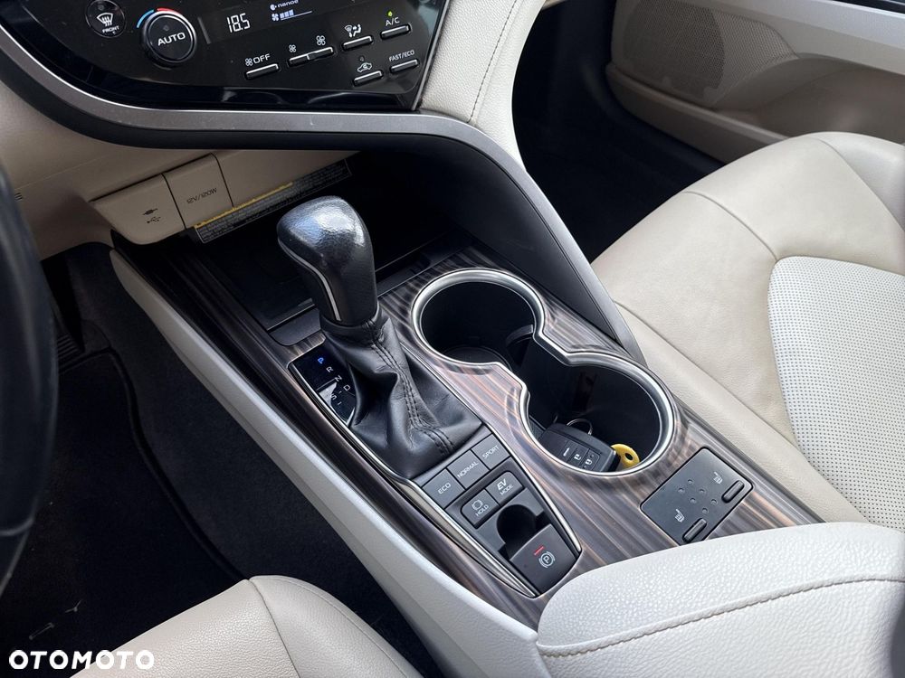 Toyota Camry 2.5 Hybrid Executive CVT - 25