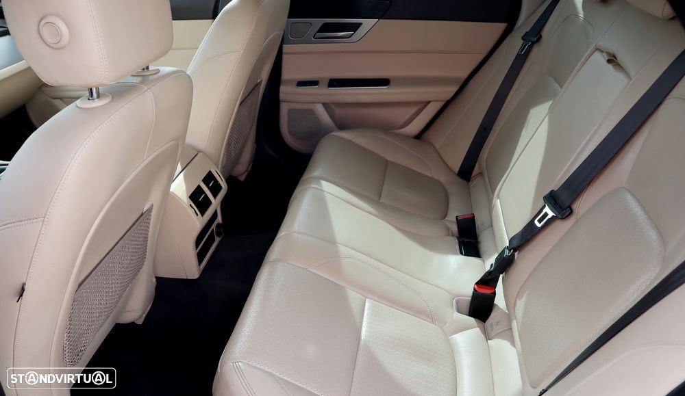 Jaguar XF E-Performance Prestige - 8