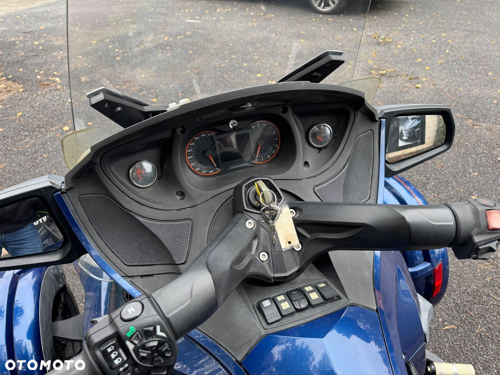 Can-Am Spyder - 16