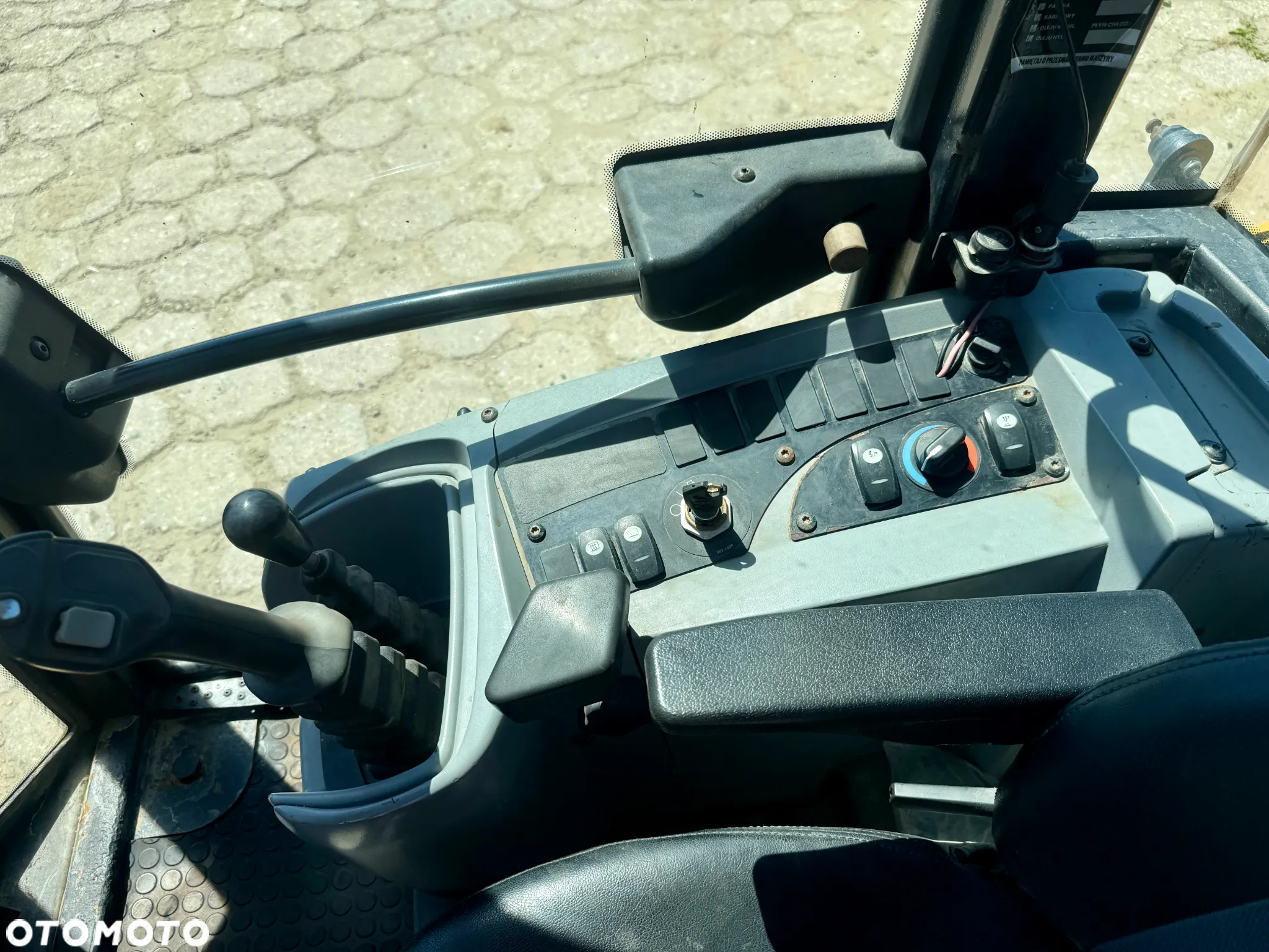 Caterpillar ładowarka kołowa przegubowa 906H rekin widły szybkozłączne, szufla OTWIERANA - 9