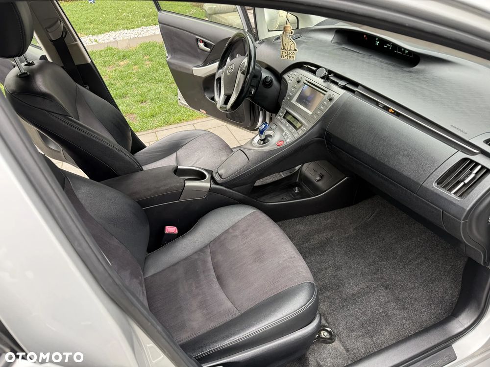 Toyota Prius 1.8 HSD Premium - 12