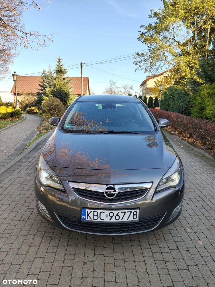 Opel Astra IV 2.0 CDTI Cosmo - 2