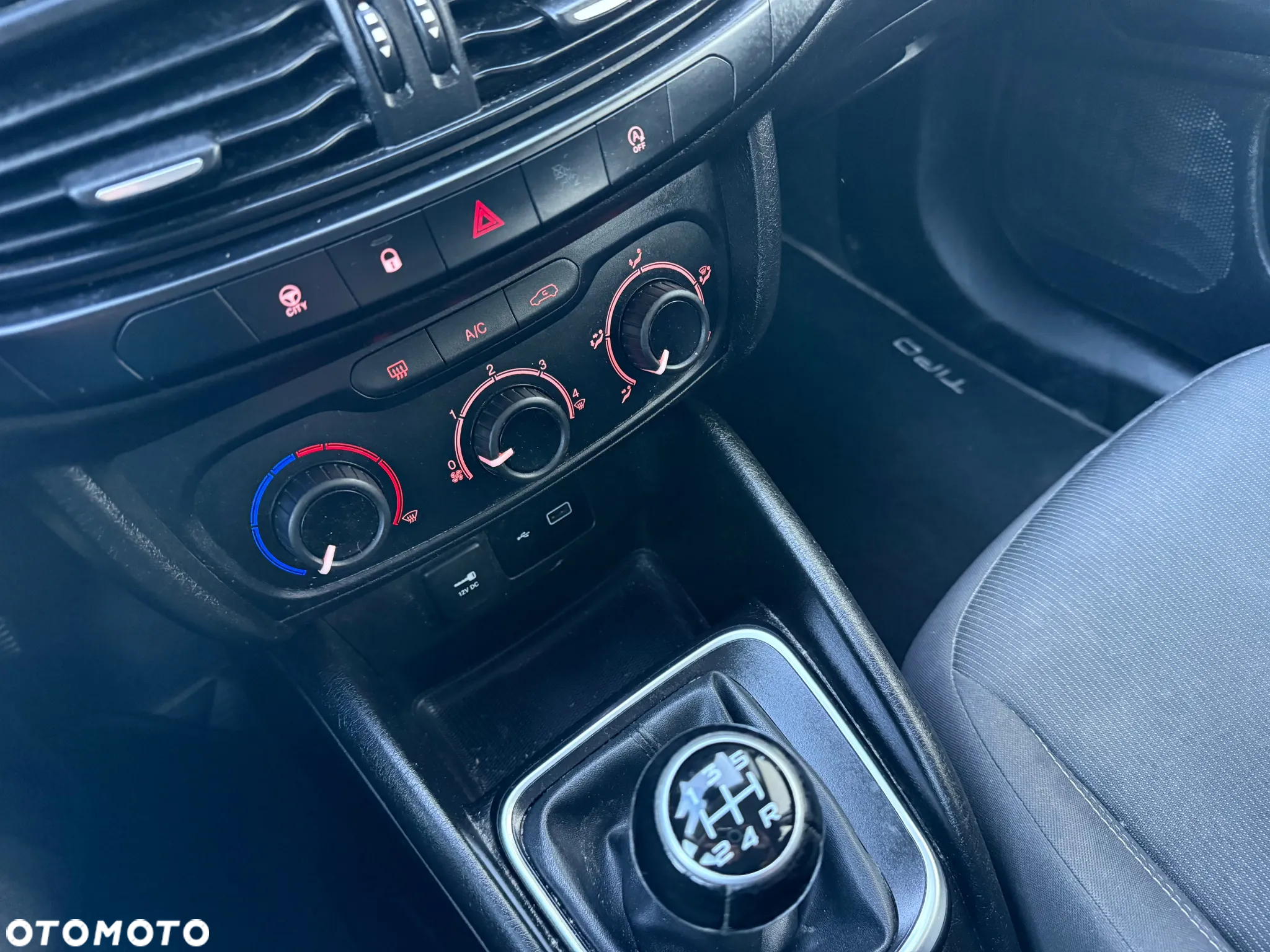 Fiat Tipo 1.3 MultiJet 16v Lounge - 16