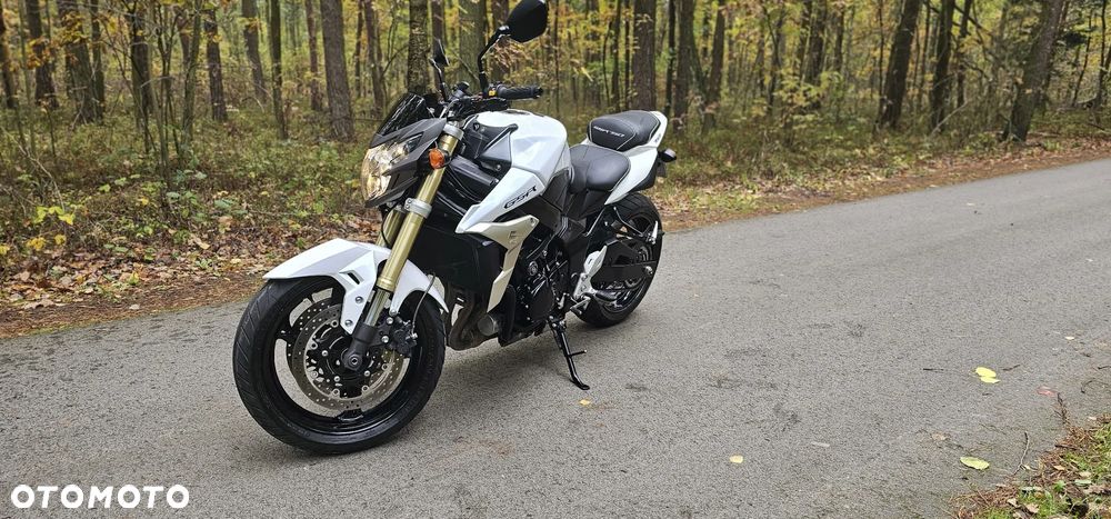 Suzuki GSR - 2