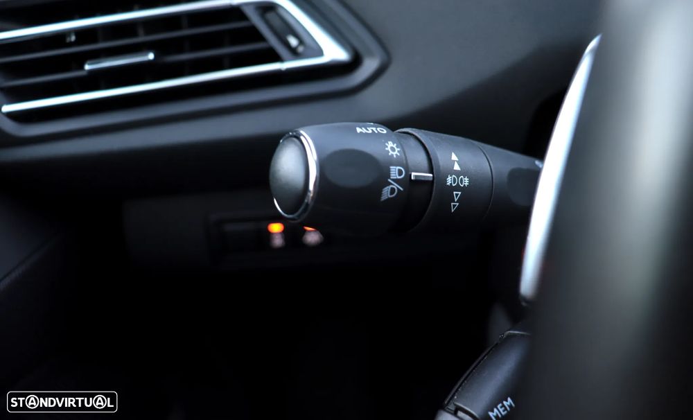 Peugeot 308 PureTech 130 EAT8 Allure - 26