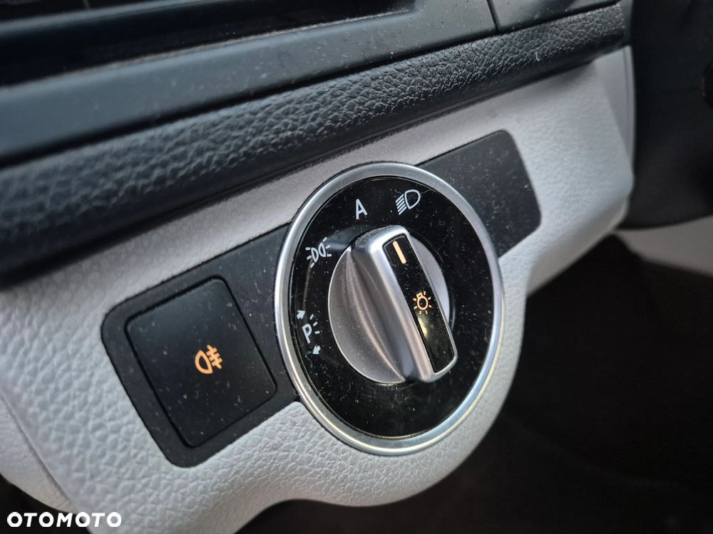 Mercedes-Benz Klasa C 220 CDI DPF BlueEFFICIENCY Avantgarde Edition - 10