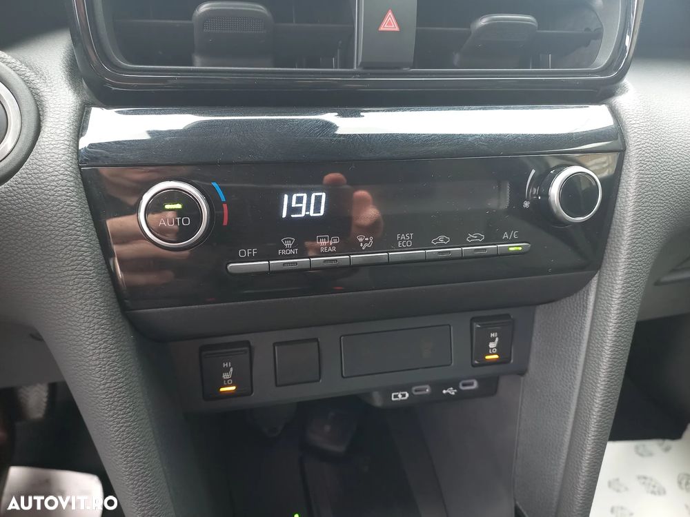 Toyota Yaris 1.5 VVT-i HSD Dynamic Bi-tone - 23