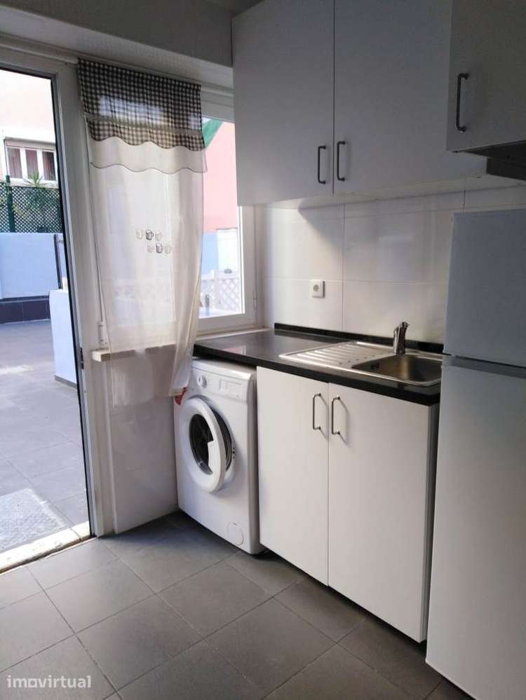 ARROIOS - T0 com terraço - Contrato 3 anos renovavel - Grande imagem: 3/10