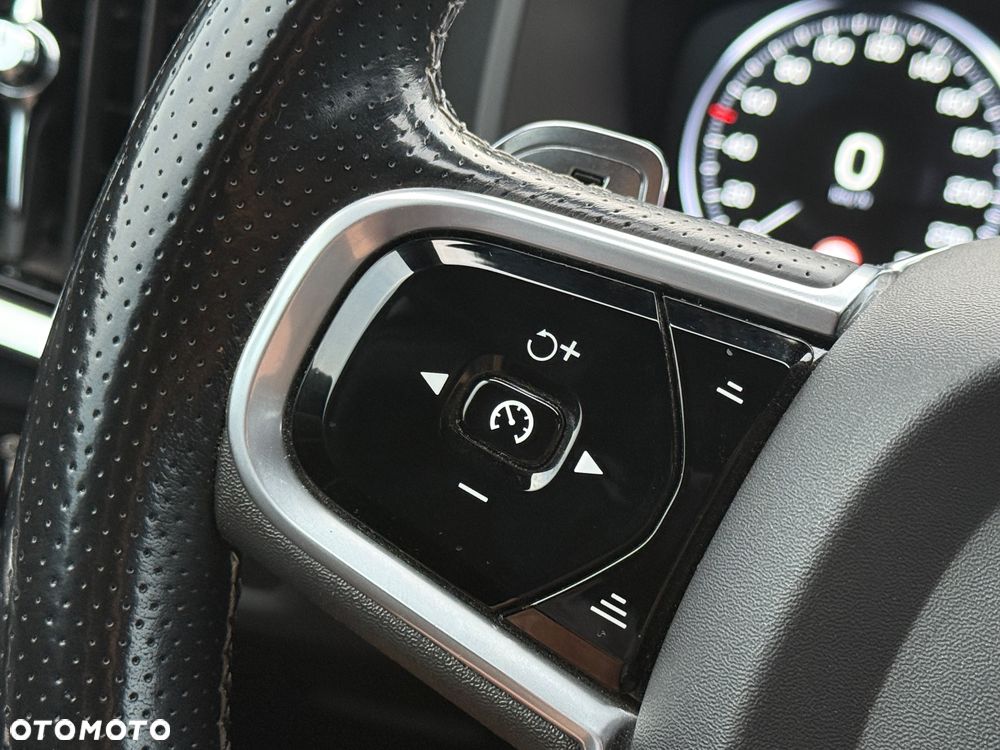 Volvo V90 D5 SCR AWD R-Design - 23