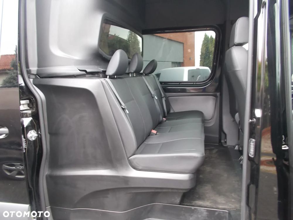 Mercedes-Benz Sprinter - 12