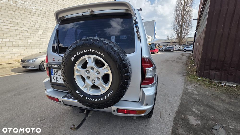 Mitsubishi Pajero - 12