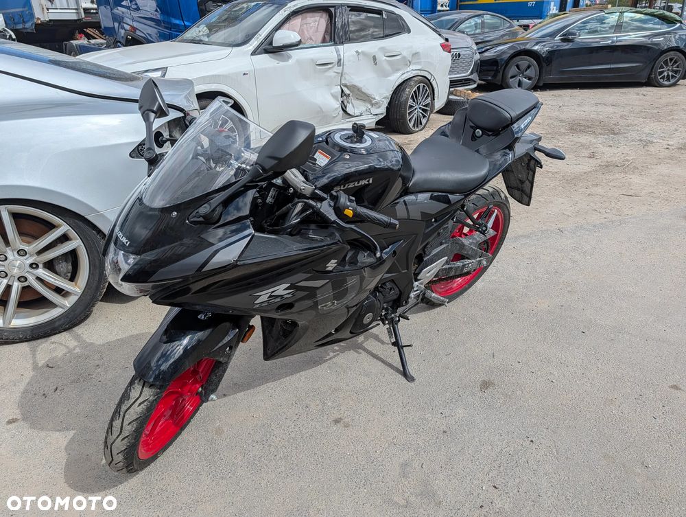 Suzuki GSX-R - 1